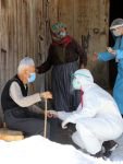KARLI YOLLARI AŞIP AŞILAMA YAPIYORLAR