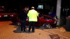 KAZA YAPAN ARAÇTA BULUNANLAR HAREKETE GEÇİRDİ