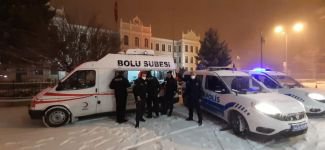 KIZILAY'DAN YOLDA KALANLARA SICAK İKRAM