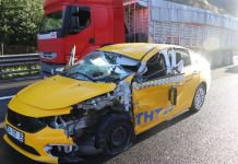 ÖNCE BARİYERLERE SONRA TIRA ÇARPTI