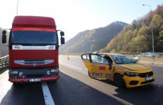 ÖNCE BARİYERLERE SONRA TIRA ÇARPTI