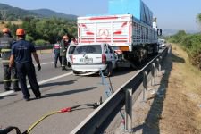 OTOMOBİL TIRIN ALTINA GİRDİ, 2 ÖLÜ