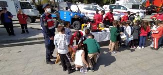 ÖZEL EĞİTİMLİ KÖPEKLER İLGİ ODAĞI OLDU