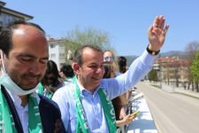 ŞAMPİYONLARA COŞKULU KARŞILAMA
