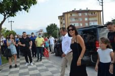 ŞEVVAL SAM GÜZELLİĞİYLE BÜYÜLEDİ