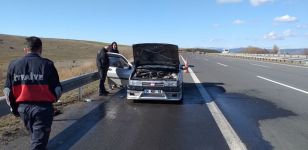 SEYİR HALİNDEKİ OTOMOBİL ALEV ALDI