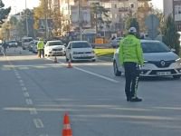 SÜRÜCÜLERİ UYARIP HEDİYELER VERDİLER