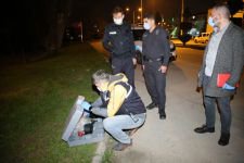 TABANCA OLAN ÇANTAYI YOL KENARINDA UNUTTU