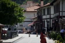 TARİHİ İLÇE GÖYNÜK TATİLCİLERİ BEKLİYOR