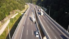 TIR DEVRİLDİ, ULAŞIM 4 SAAT KAPANDI