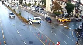 TRAFİK KAZASI KAMERALARA YANSIDI