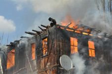 AHŞAP EV KULLANILAMAZ HALE GELDİ