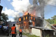 AHŞAP EV KULLANILAMAZ HALE GELDİ