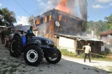 AHŞAP EV KULLANILAMAZ HALE GELDİ