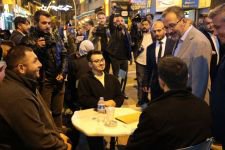 BAKAN KASAPOĞLU XL KAFE’DE GENÇLERLE BULUŞTU