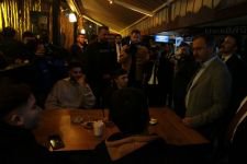 BAKAN KASAPOĞLU XL KAFE’DE GENÇLERLE BULUŞTU