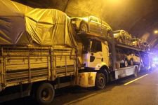 BOLU DAĞI TÜNELİNDE TIRLAR BİRBİRİNE GİRDİ