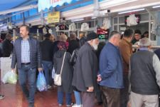 BOLU PAZARINDAKİ YOĞUNLUK ESNAFI SEVİNDİRDİ