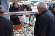 BOLU PAZARINDAKİ YOĞUNLUK ESNAFI SEVİNDİRDİ