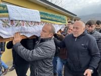 BOLU'DA OĞLU İÇİN HASTANE ÖNÜNDE YATMIŞTI… ACI HABER GELDİ