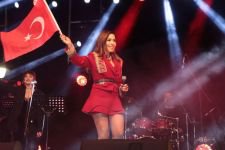 BURCU GÜNEŞ BOLU'DA RÜZGAR GİBİ ESTİ