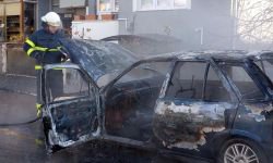 ÇALIŞIR HALDE BEKLETİLEN OTOMOBİL ALEV ALEV YANDI