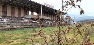 FUTBOL SAHASI HARABEYE DÖNDÜ