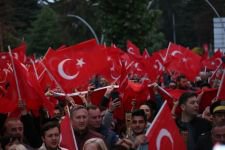 GECEYİ AYDINLATAN MUHTEŞEM COŞKU