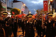 GECEYİ AYDINLATAN MUHTEŞEM COŞKU