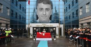 KANSERE YENİLEN POLİS MEMURU GÖZYAŞLARIYLA UĞURLANDI