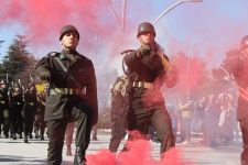 KOMANDOLAR CADDEYİ İNLETTİ