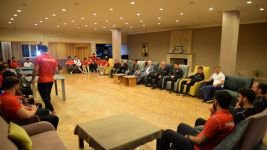 MİLLİ TAKIMA VALİDEN BAKLAVA İKRAMI