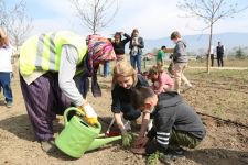 MİNİKLERLE FİDAN DİKTİ