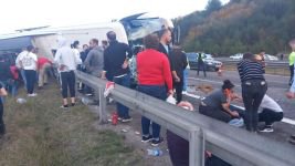 OTOYOLDA OTOBÜS DEVRİLDİ ÇOK SAYIDA YARALI VAR