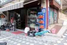 TACİZE UĞRADI YARI ÇIPLAK ESNAFA SIĞINDI