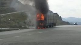 TAVUK KAMYONU KÜLE DÖNDÜ