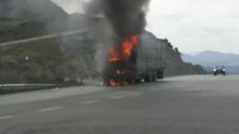 TAVUK KAMYONU KÜLE DÖNDÜ