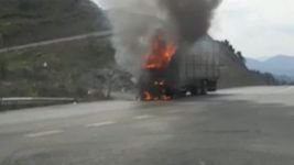 TAVUK KAMYONU KÜLE DÖNDÜ