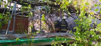 TEK KATLI EV KÜLE DÖNDÜ