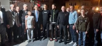 TERAVİH NAMAZI KILIP MAHALLE SAKİNLERİYLE BULUŞTULAR