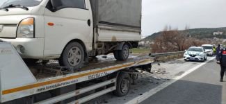 TIR'IN ÇARPTIĞI ÇEKİCİ SÜRÜCÜSÜ ÖLDÜ