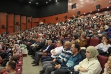 ÜNLÜ YAZAR HAYATİ İNANÇ SALONU TAŞIRDI
