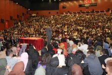 ÜNLÜ YAZAR HAYATİ İNANÇ SALONU TAŞIRDI