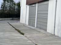YENGESİNİ BIÇAKLADI BALKONDAN ATLADI