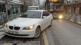 YOLA PARK ETTİ, TRAFİĞİ FELÇ ETTİ
