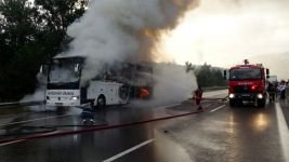 YOLCU OTOBÜSÜ ALEV ALEV YANDI