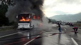 YOLCU OTOBÜSÜ ALEV ALEV YANDI