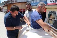 ZEHİRLENEN KÖYDE SU TANKINA SIKIŞTI