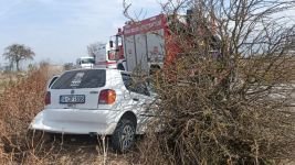 2 AĞACI DEVİRDİ: OTOMOBİL KULLANILAMAZ HALE GELDİ... 2 YARALI...