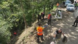 3 KİLOMETREDE 90 POŞET ÇÖP TOPLANDI